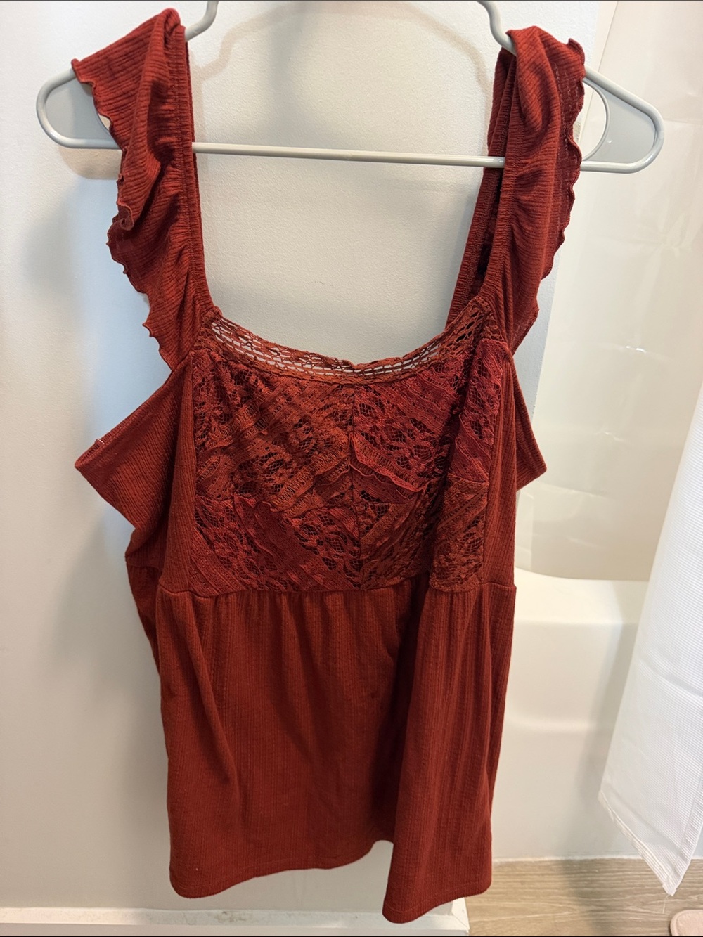 Lace-Panel Ruffled Strap Camisole in Rust